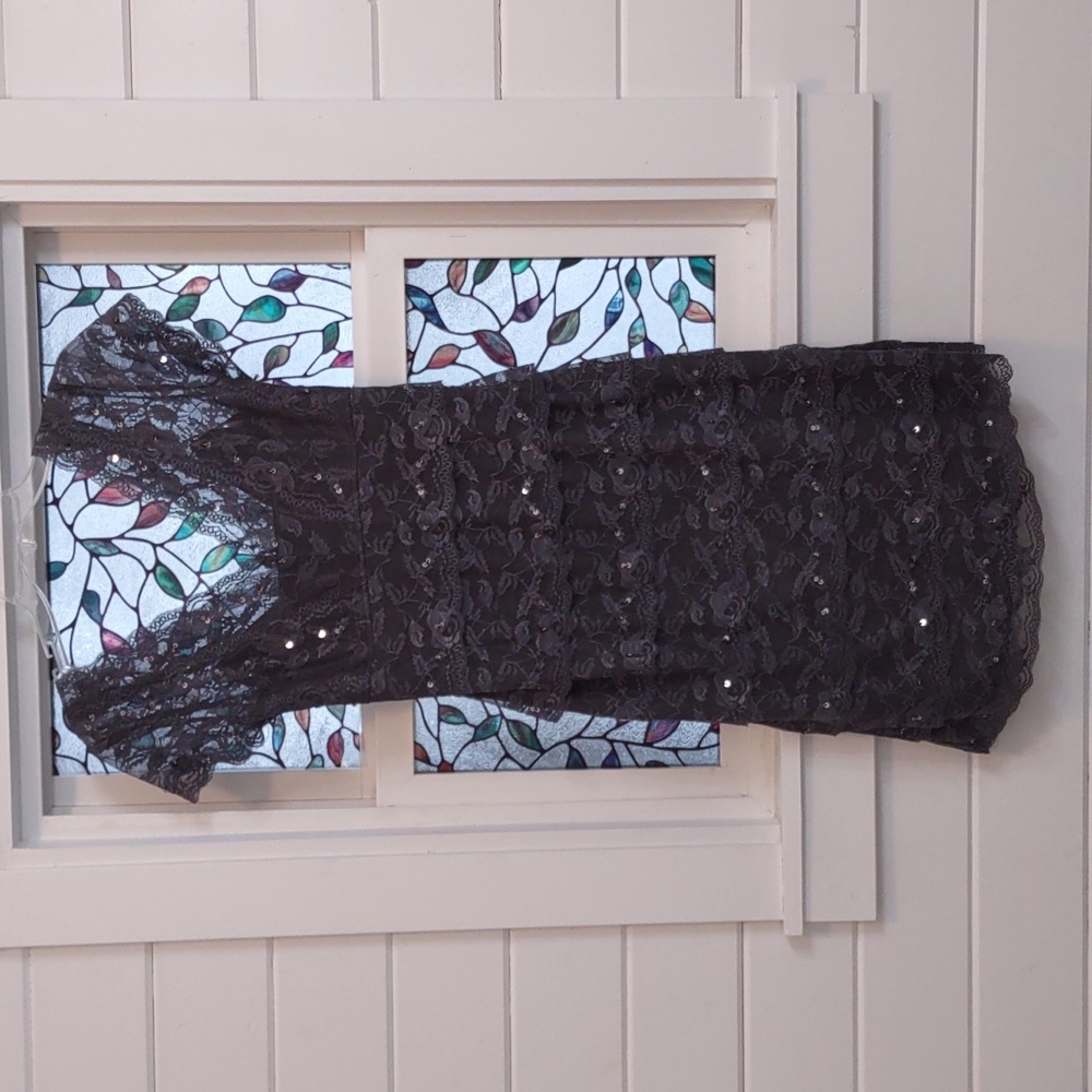 Grey lace dress - Picture 7 of 10